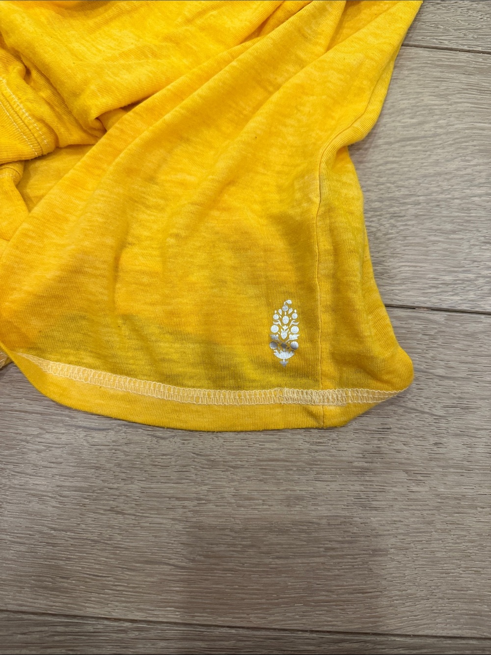 Free People Movement Yellow
Arches National Park Utah Long
Sleeve Tee Size Small - Picture 5 of 5